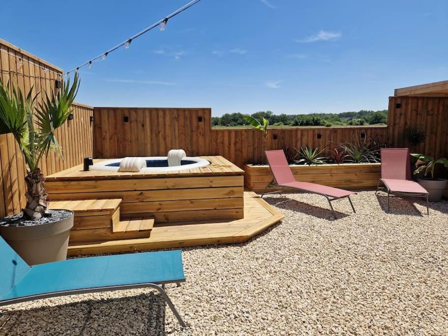 Chalet Industriel Avec Filet Et Spa Sorigny Exterior foto