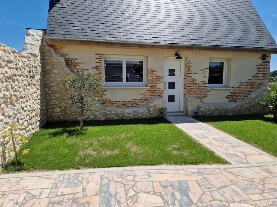 Chalet Industriel Avec Filet Et Spa Sorigny Exterior foto